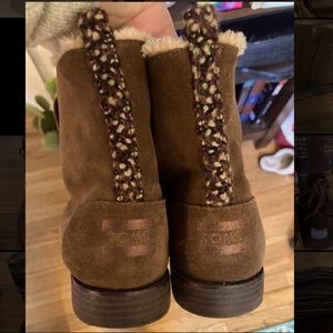 TOMS sz 7 faux fur winter boots, very lightly worn